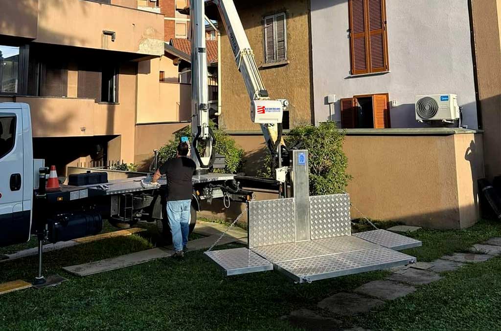 piattaforma con cestello